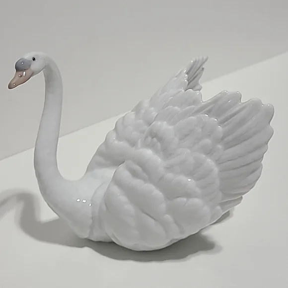 LLADRO Vintage Porcelain White Swan Handmade in Spain - Picture 4 of 8